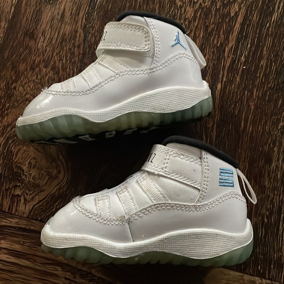 Jordan 11 Retro BT Toddler size 4c - Picture 6 of 7